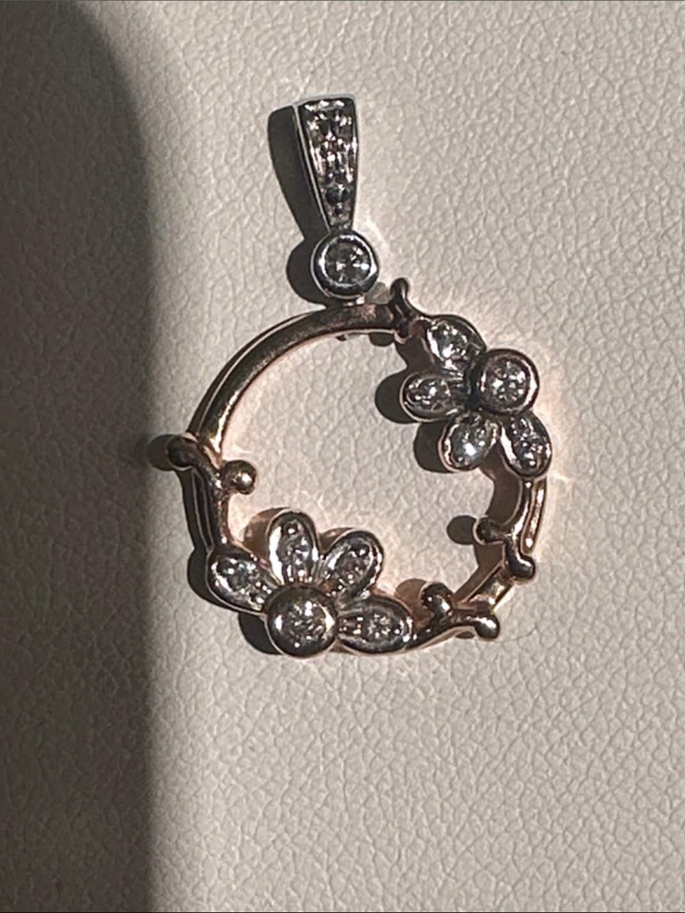 14 k white gold and yellow gold diamond pendant